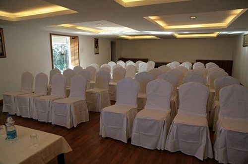 Deccan Plaza Hotel - Ooty Buitenkant foto
