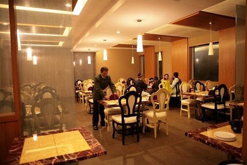 Deccan Plaza Hotel - Ooty Buitenkant foto